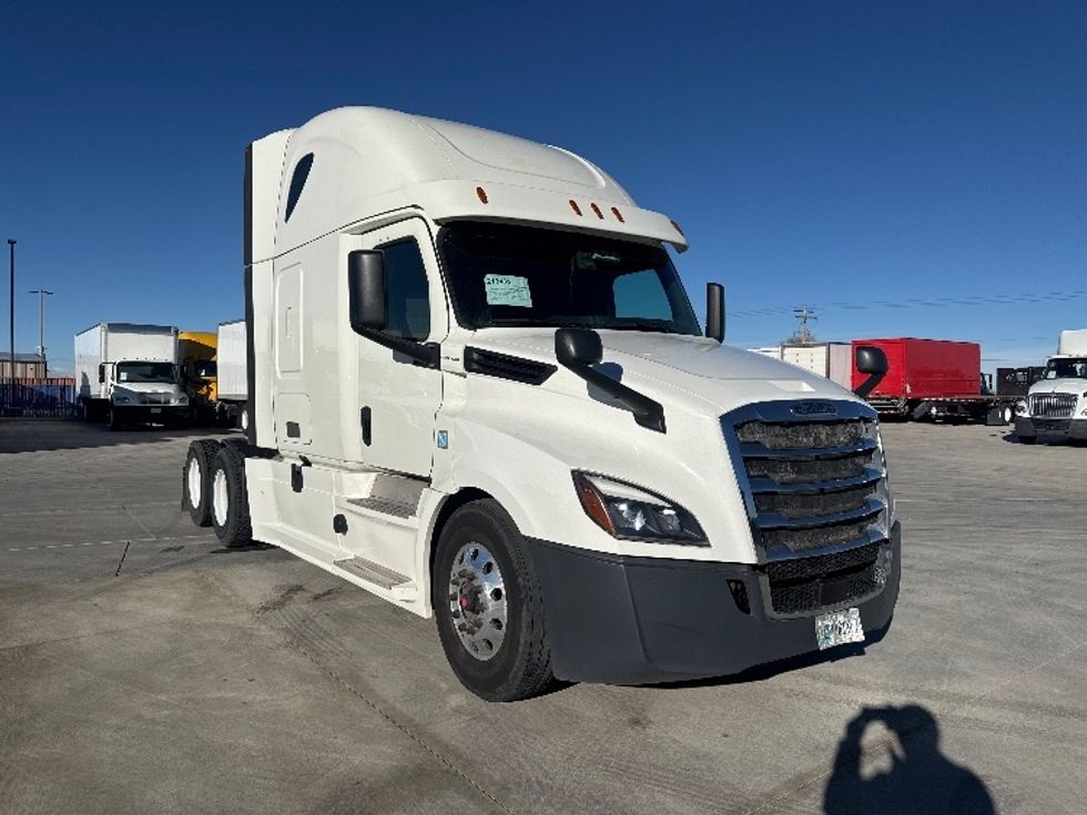 Sleeper Tractor-Heavy Duty Tractors-Freightliner-2019-T12664ST-Greeley-CO-522,748\n\t\tmiles-$ 59,000 - Image 1