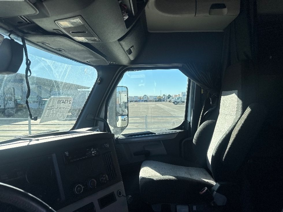 Sleeper Tractor-Heavy Duty Tractors-Freightliner-2019-T12664ST-Greeley-CO-522,748\n\t\tmiles-$ 59,000 - Image 10