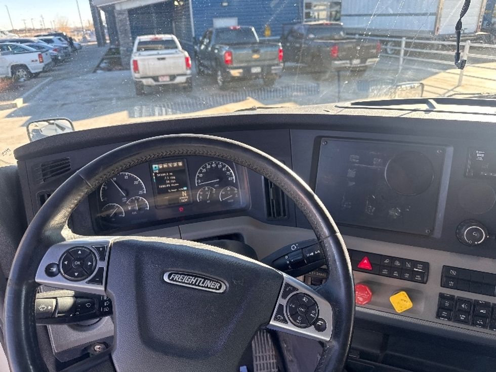 Sleeper Tractor-Heavy Duty Tractors-Freightliner-2019-T12664ST-Greeley-CO-522,748\n\t\tmiles-$ 59,000 - Image 11