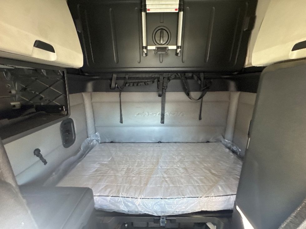 Sleeper Tractor-Heavy Duty Tractors-Freightliner-2019-T12664ST-Greeley-CO-522,748\n\t\tmiles-$ 59,000 - Image 16