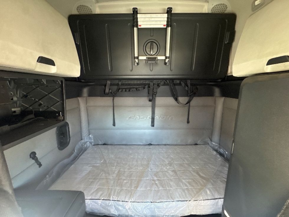 Sleeper Tractor-Heavy Duty Tractors-Freightliner-2019-T12664ST-Greeley-CO-522,748\n\t\tmiles-$ 59,000 - Image 17