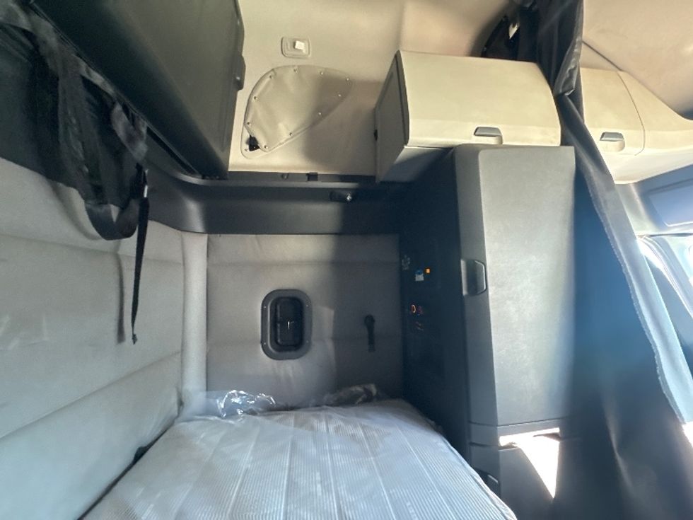Sleeper Tractor-Heavy Duty Tractors-Freightliner-2019-T12664ST-Greeley-CO-522,748\n\t\tmiles-$ 59,000 - Image 18