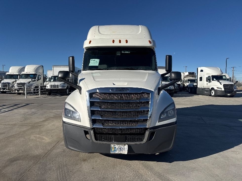 Sleeper Tractor-Heavy Duty Tractors-Freightliner-2019-T12664ST-Greeley-CO-522,748\n\t\tmiles-$ 59,000 - Image 2