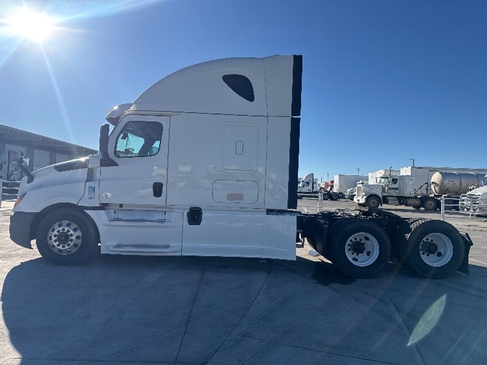 Sleeper Tractor-Heavy Duty Tractors-Freightliner-2019-T12664ST-Greeley-CO-522,748\n\t\tmiles-$ 59,000 - Image 4