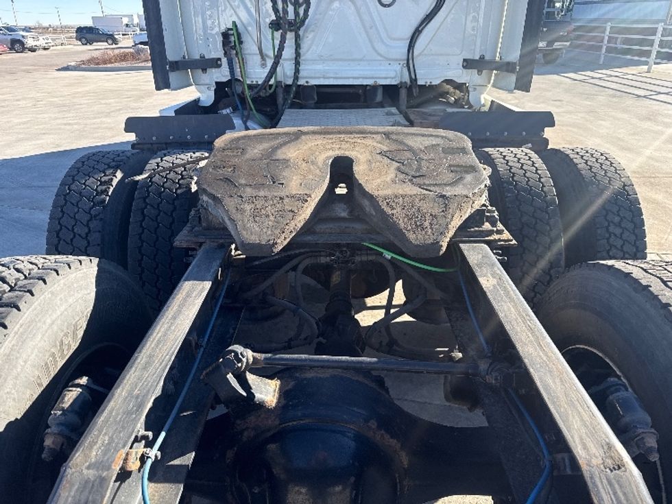 Sleeper Tractor-Heavy Duty Tractors-Freightliner-2019-T12664ST-Greeley-CO-522,748\n\t\tmiles-$ 59,000 - Image 6