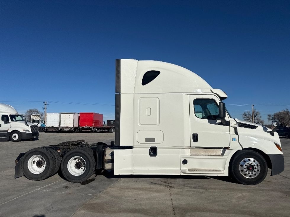 Sleeper Tractor-Heavy Duty Tractors-Freightliner-2019-T12664ST-Greeley-CO-522,748\n\t\tmiles-$ 59,000 - Image 8