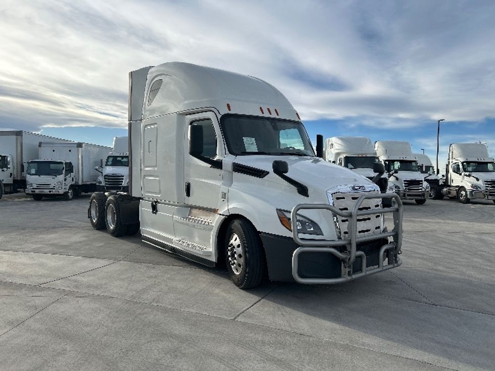 Sleeper Tractor-Heavy Duty Tractors-Freightliner-2019-T12664ST-Greeley-CO-523,297\n\t\tmiles-$ 59,250 - Image 1