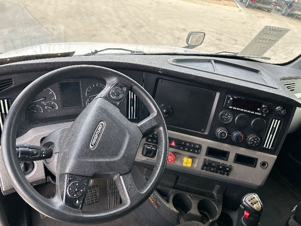 Sleeper Tractor-Heavy Duty Tractors-Freightliner-2019-T12664ST-Greeley-CO-523,297\n\t\tmiles-$ 59,250 - Image 11