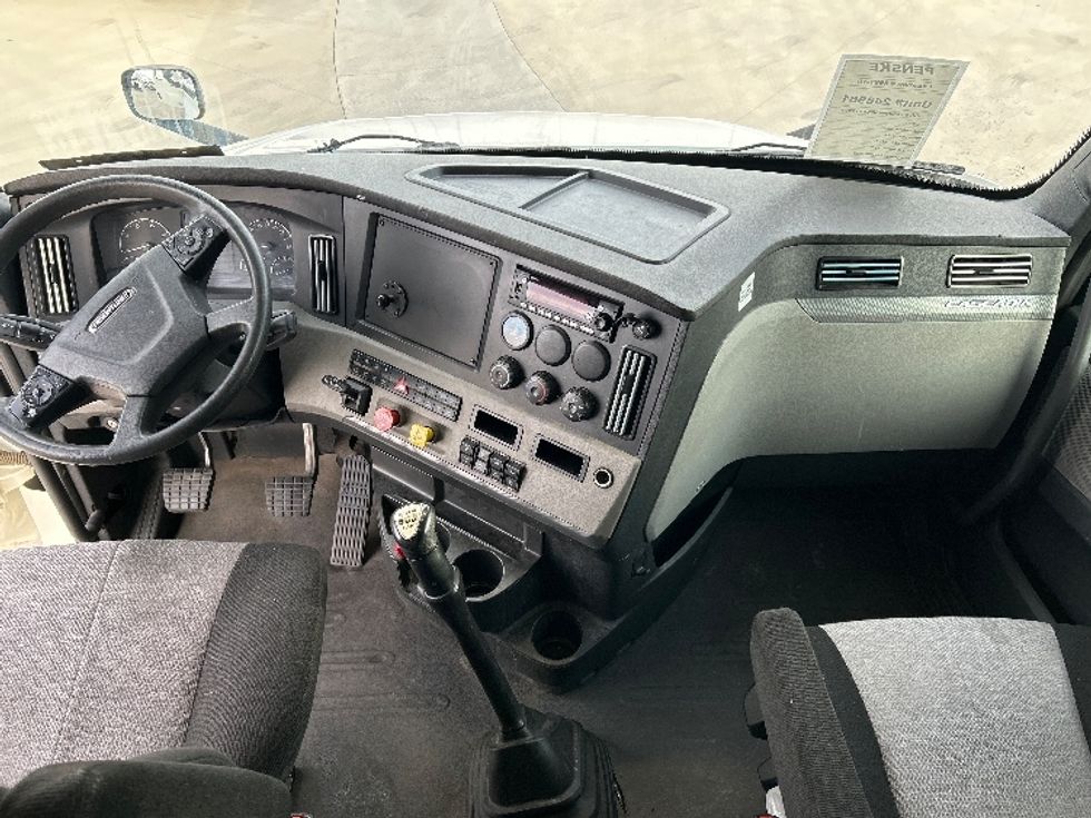 Sleeper Tractor-Heavy Duty Tractors-Freightliner-2019-T12664ST-Greeley-CO-523,297\n\t\tmiles-$ 59,250 - Image 12