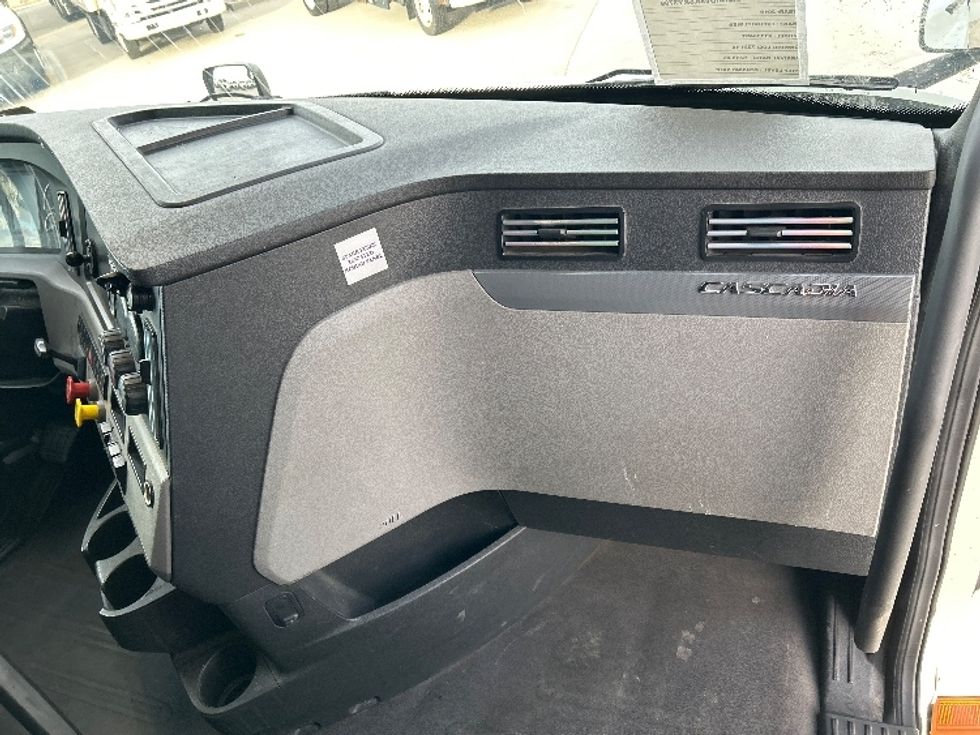 Sleeper Tractor-Heavy Duty Tractors-Freightliner-2019-T12664ST-Greeley-CO-523,297\n\t\tmiles-$ 59,250 - Image 14