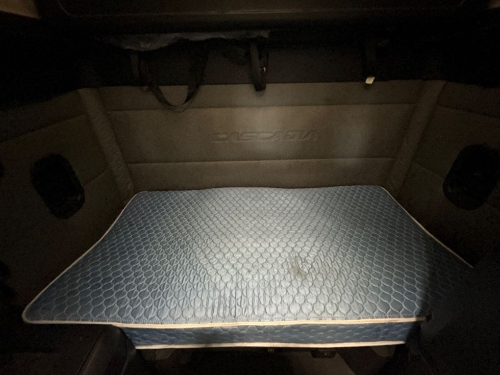 Sleeper Tractor-Heavy Duty Tractors-Freightliner-2019-T12664ST-Greeley-CO-523,297\n\t\tmiles-$ 59,250 - Image 17