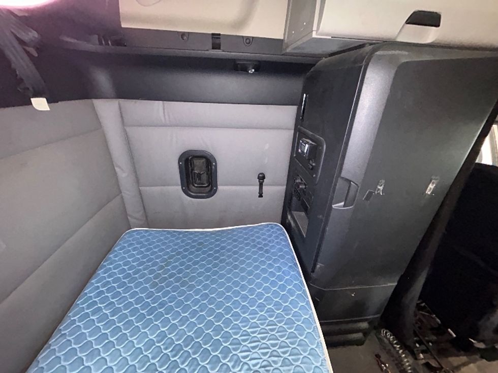 Sleeper Tractor-Heavy Duty Tractors-Freightliner-2019-T12664ST-Greeley-CO-523,297\n\t\tmiles-$ 59,250 - Image 18