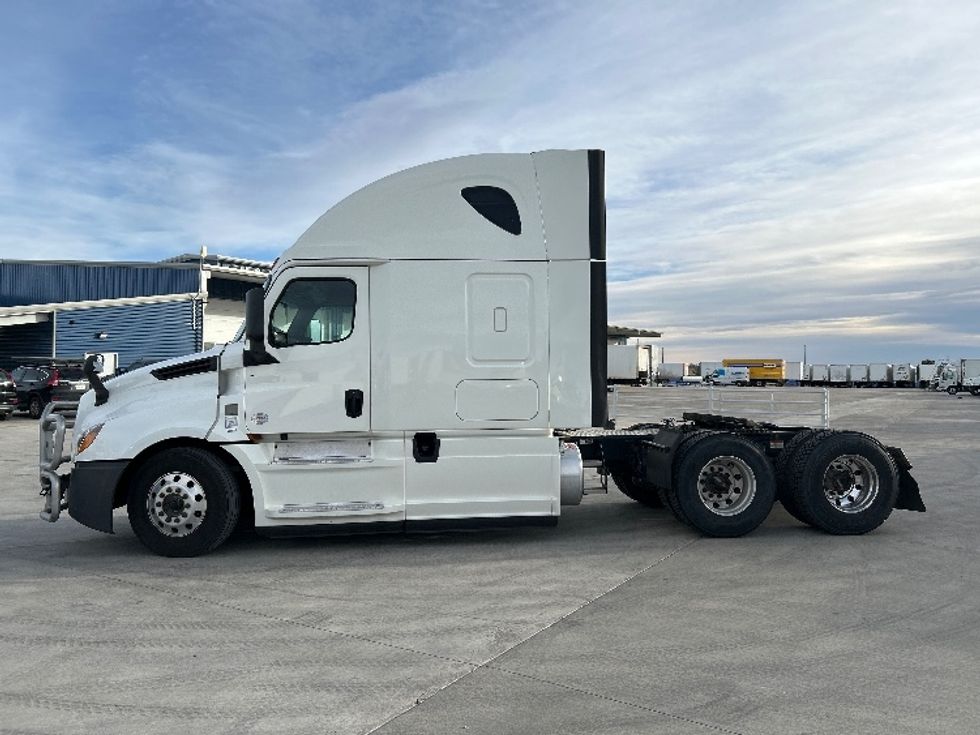 Sleeper Tractor-Heavy Duty Tractors-Freightliner-2019-T12664ST-Greeley-CO-523,297\n\t\tmiles-$ 59,250 - Image 4