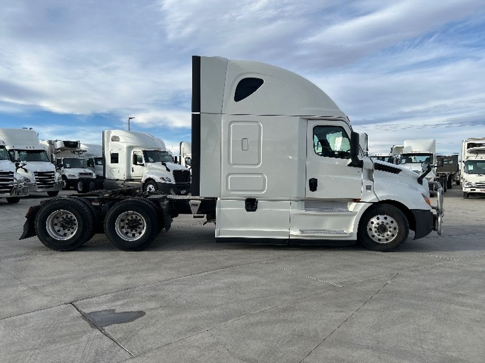 Sleeper Tractor-Heavy Duty Tractors-Freightliner-2019-T12664ST-Greeley-CO-523,297\n\t\tmiles-$ 59,250 - Image 8