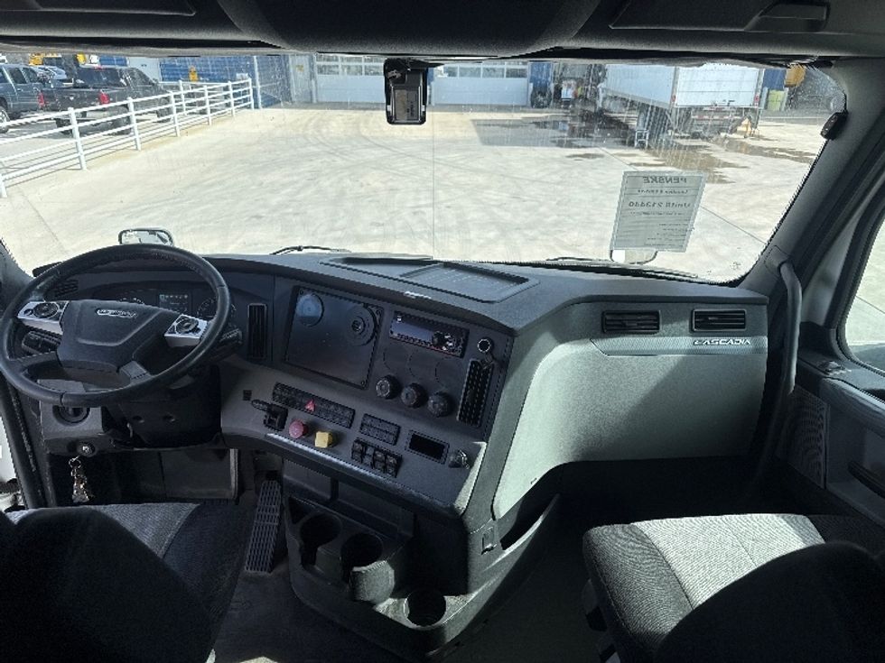 Sleeper Tractor-Heavy Duty Tractors-Freightliner-2019-T12664ST-Greeley-CO-537,334\n\t\tmiles-$ 61,750 - Image 12