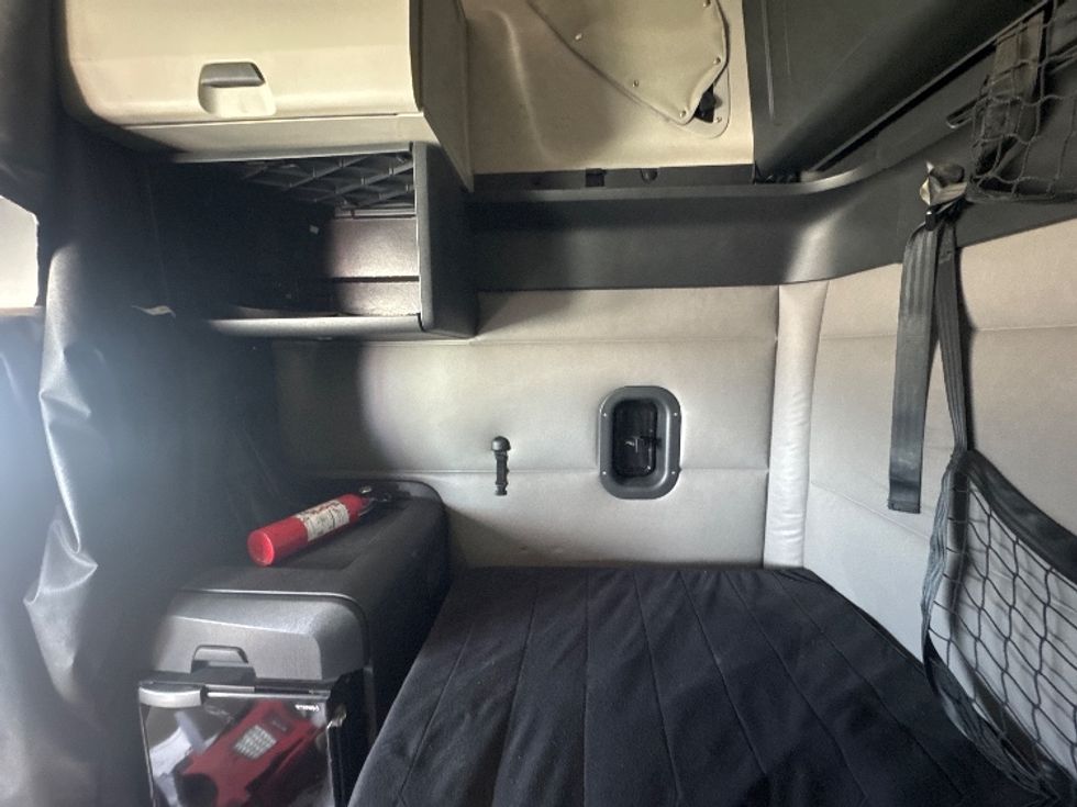 Sleeper Tractor-Heavy Duty Tractors-Freightliner-2019-T12664ST-Greeley-CO-537,334\n\t\tmiles-$ 61,750 - Image 20