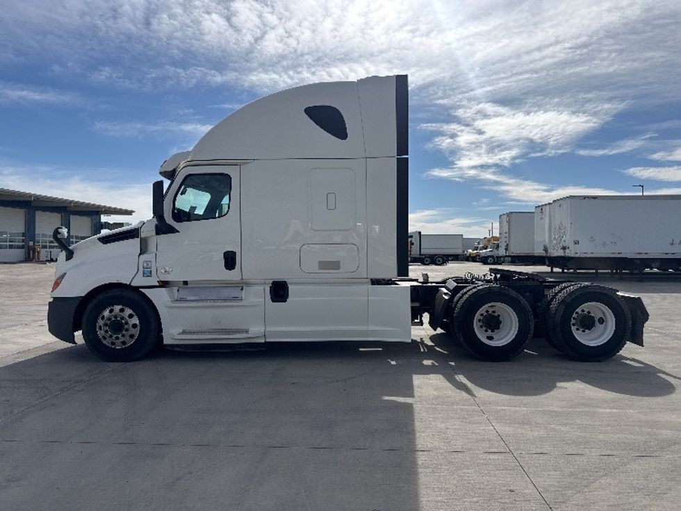Sleeper Tractor-Heavy Duty Tractors-Freightliner-2019-T12664ST-Greeley-CO-537,334\n\t\tmiles-$ 61,750 - Image 4