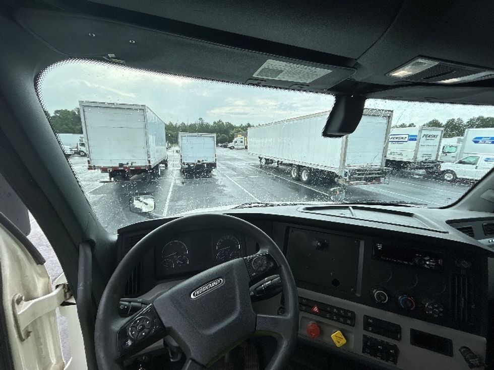 Sleeper Tractor-Heavy Duty Tractors-Freightliner-2019-T12664ST-Greensboro-NC-631,160\n\t\tmiles-$ 54,500 - Image 11