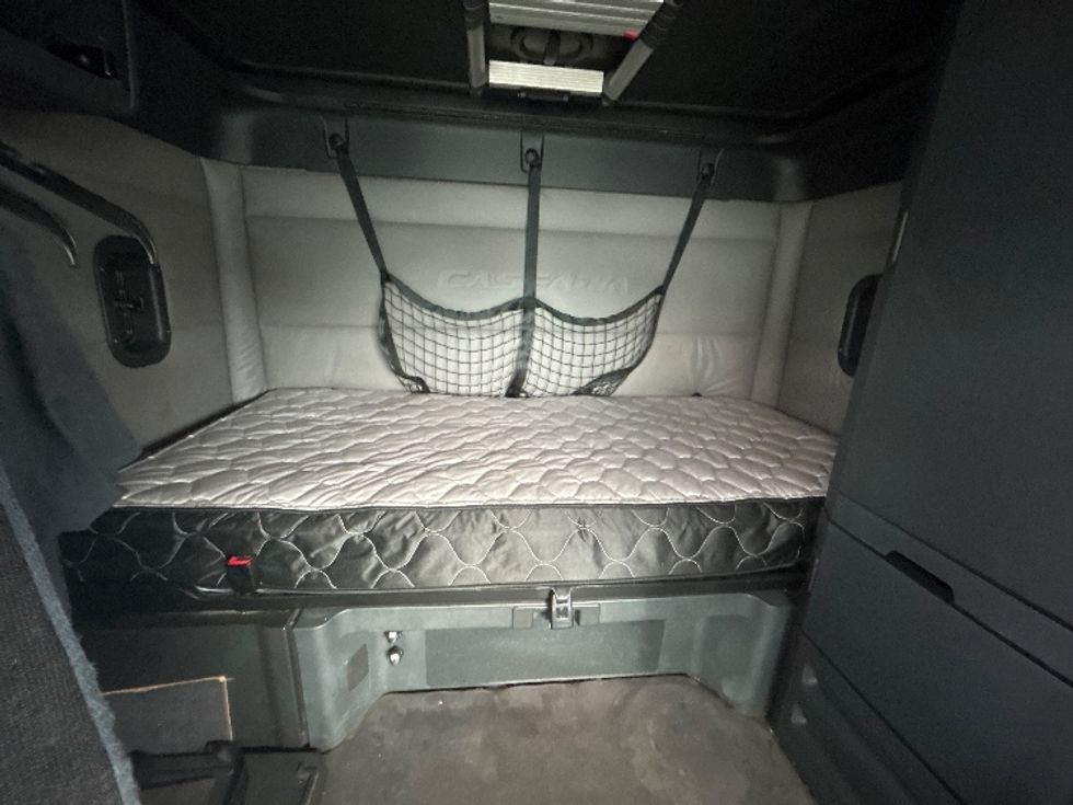 Sleeper Tractor-Heavy Duty Tractors-Freightliner-2019-T12664ST-Greensboro-NC-631,160\n\t\tmiles-$ 54,500 - Image 16