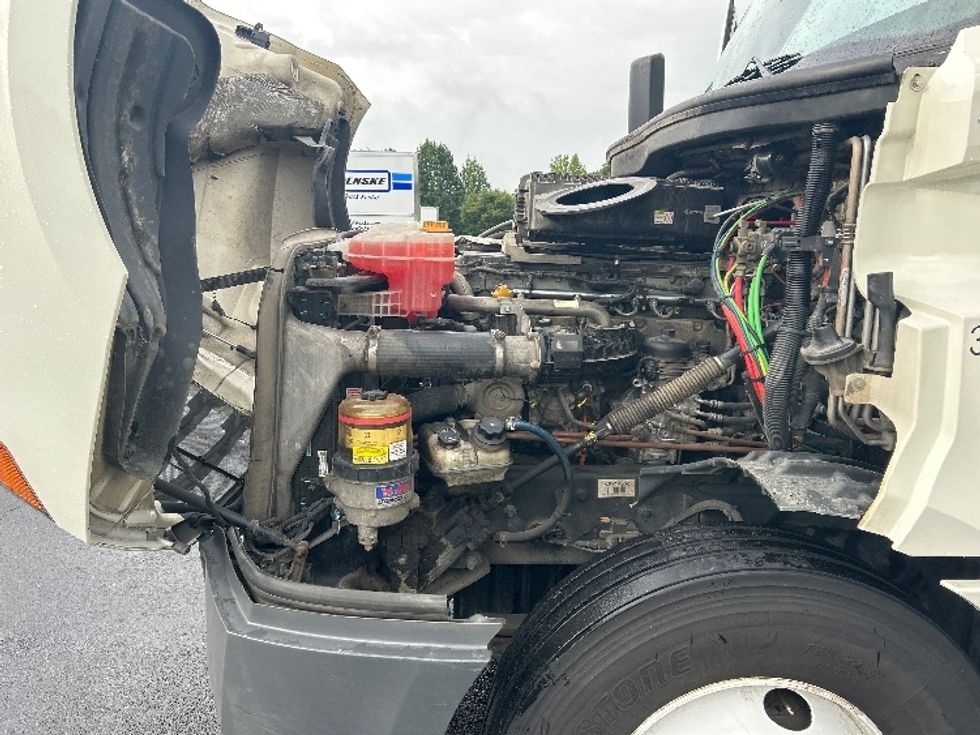 Sleeper Tractor-Heavy Duty Tractors-Freightliner-2019-T12664ST-Greensboro-NC-631,160\n\t\tmiles-$ 54,500 - Image 21