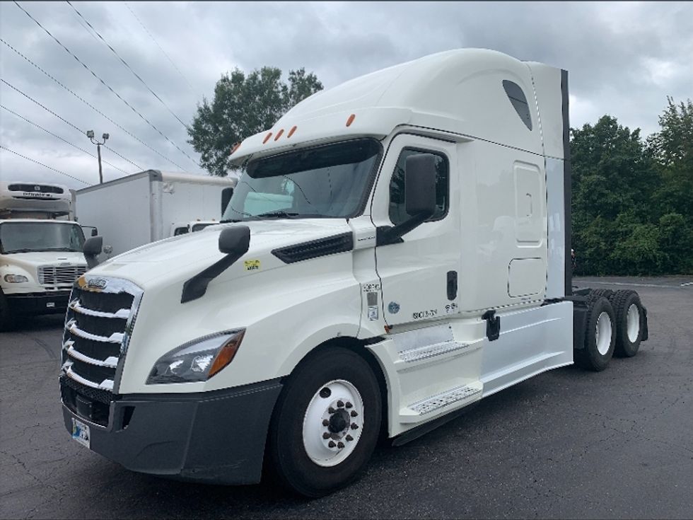 Sleeper Tractor-Heavy Duty Tractors-Freightliner-2019-T12664ST-Greensboro-NC-631,160\n\t\tmiles-$ 54,500 - Image 3