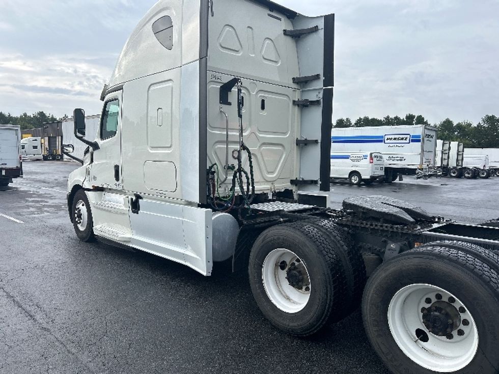 Sleeper Tractor-Heavy Duty Tractors-Freightliner-2019-T12664ST-Greensboro-NC-631,160\n\t\tmiles-$ 54,500 - Image 5