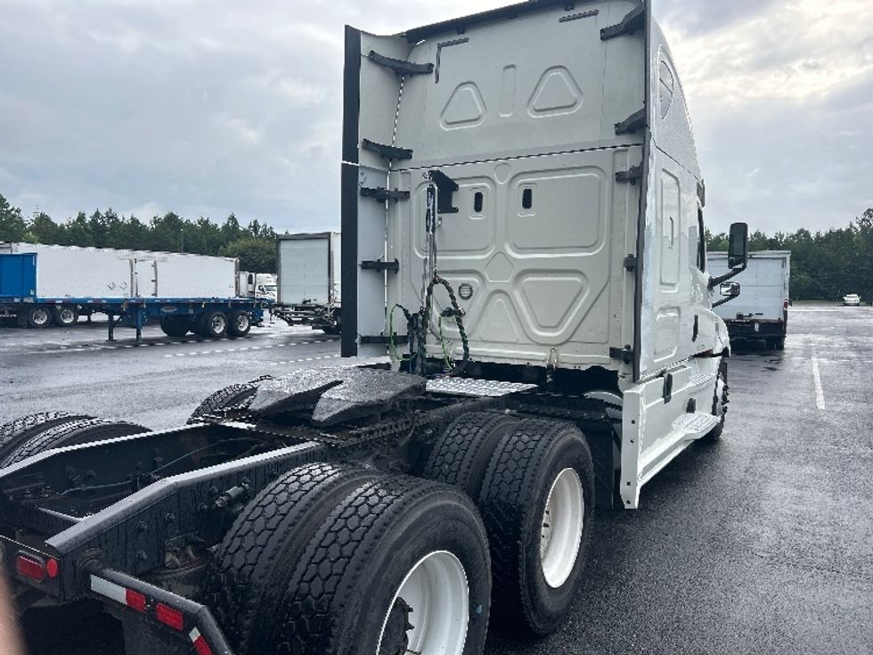 Sleeper Tractor-Heavy Duty Tractors-Freightliner-2019-T12664ST-Greensboro-NC-631,160\n\t\tmiles-$ 54,500 - Image 7