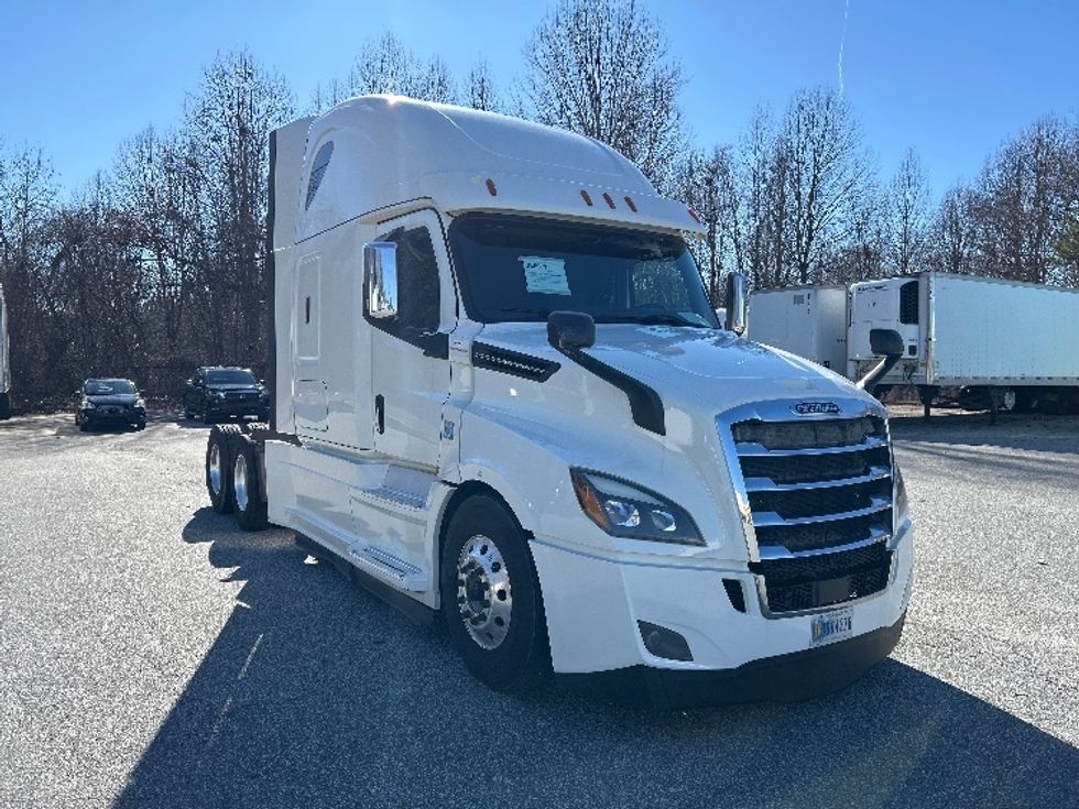 Sleeper Tractor-Heavy Duty Tractors-Freightliner-2019-T12664ST-Greensboro-NC-644,880\n\t\tmiles-$ 45,750 - Image 1