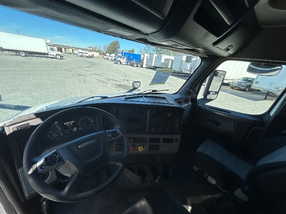 Sleeper Tractor-Heavy Duty Tractors-Freightliner-2019-T12664ST-Greensboro-NC-644,880\n\t\tmiles-$ 45,750 - Image 11