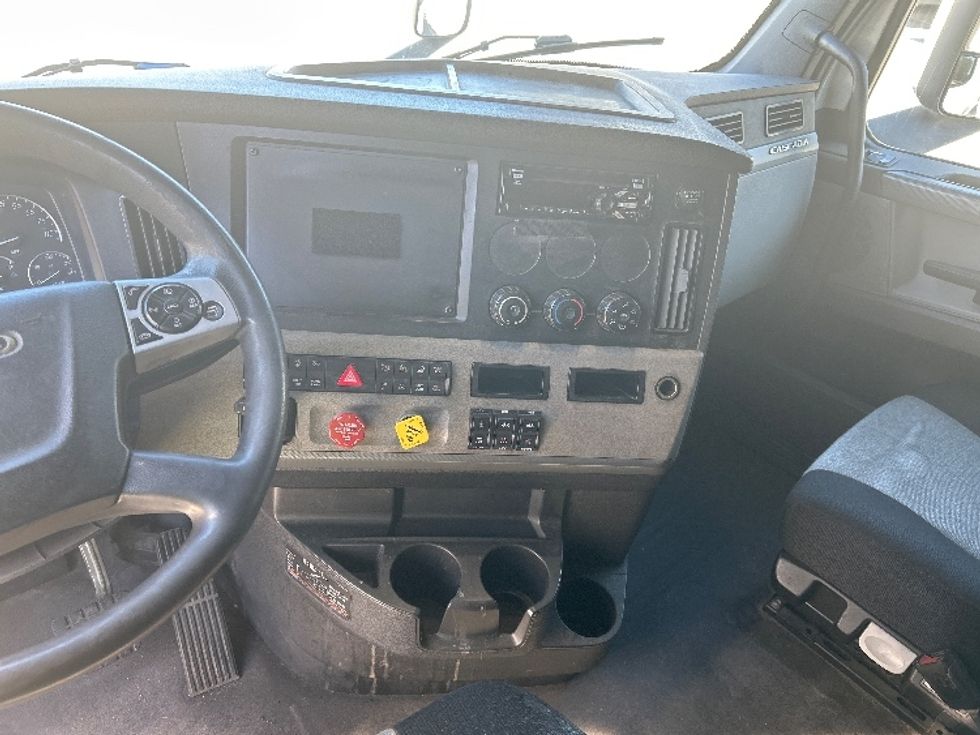 Sleeper Tractor-Heavy Duty Tractors-Freightliner-2019-T12664ST-Greensboro-NC-644,880\n\t\tmiles-$ 45,750 - Image 12