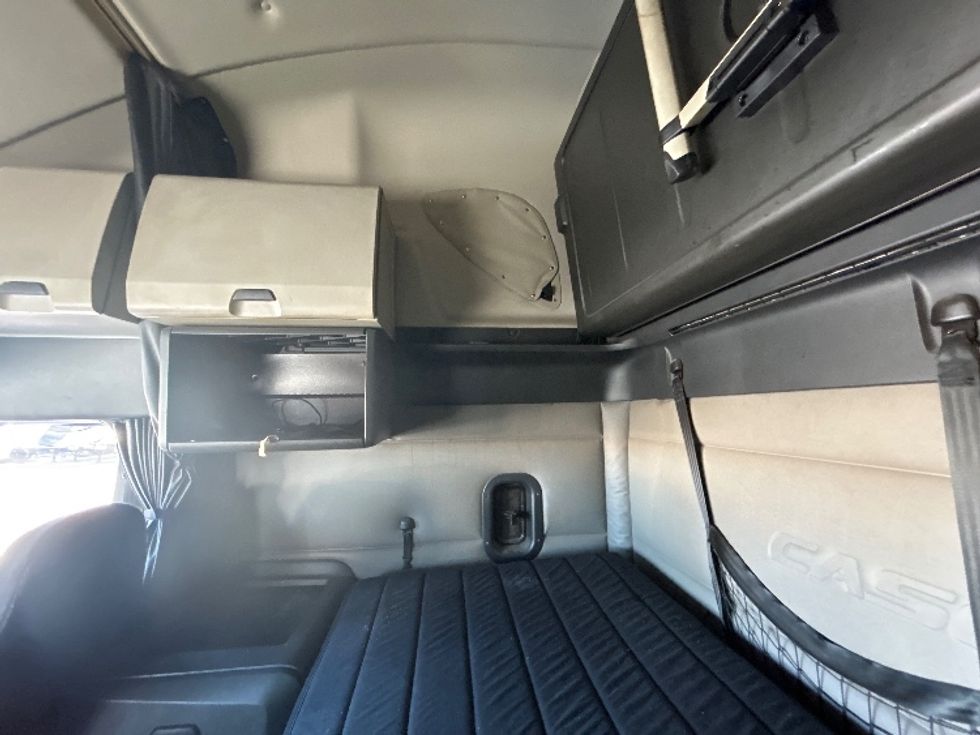 Sleeper Tractor-Heavy Duty Tractors-Freightliner-2019-T12664ST-Greensboro-NC-644,880\n\t\tmiles-$ 45,750 - Image 19