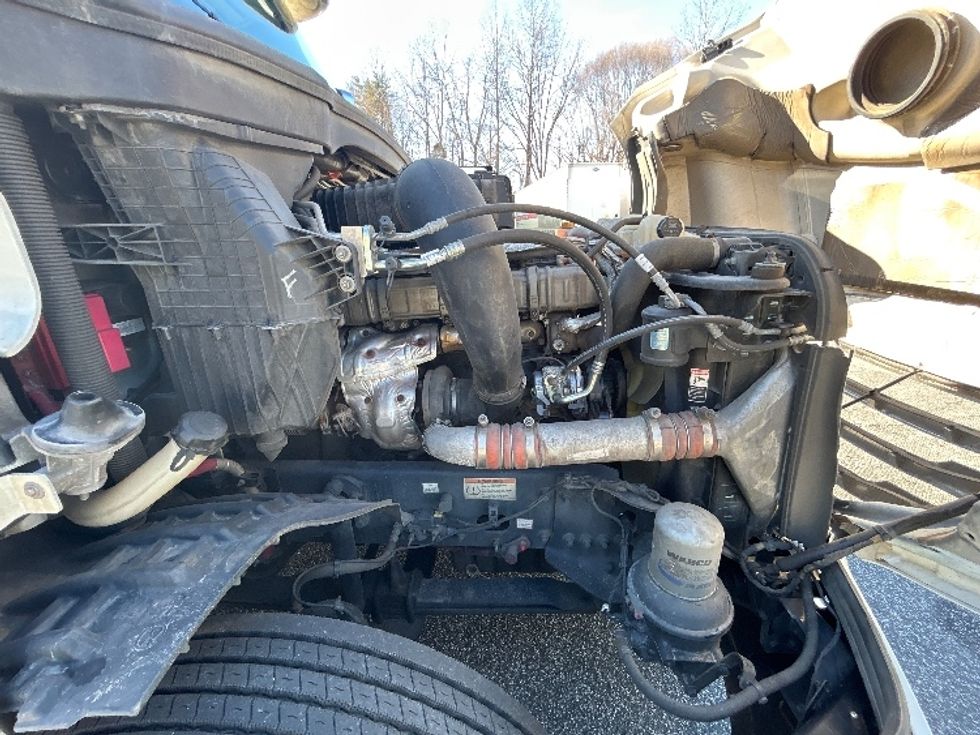 Sleeper Tractor-Heavy Duty Tractors-Freightliner-2019-T12664ST-Greensboro-NC-644,880\n\t\tmiles-$ 45,750 - Image 20