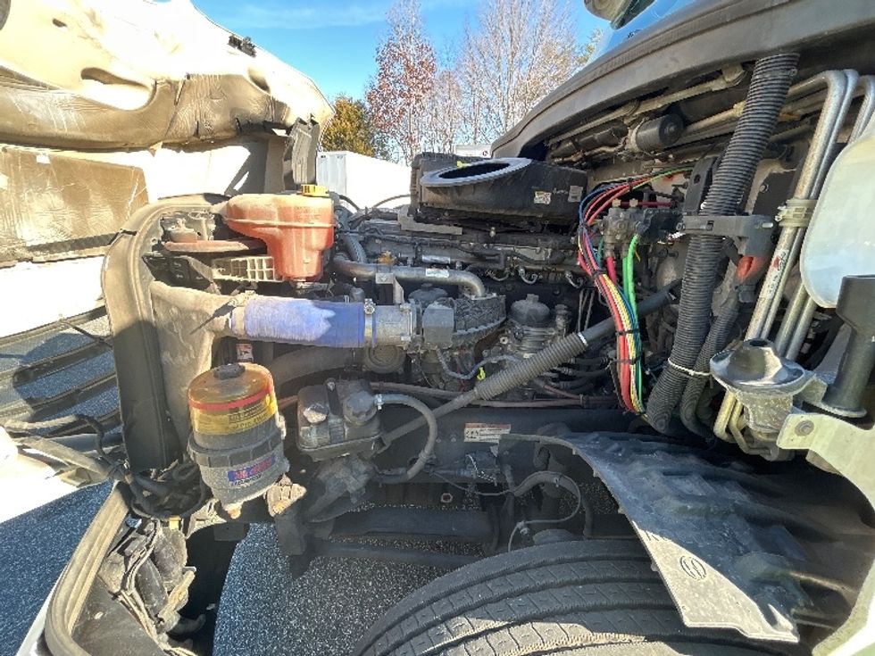 Sleeper Tractor-Heavy Duty Tractors-Freightliner-2019-T12664ST-Greensboro-NC-644,880\n\t\tmiles-$ 45,750 - Image 21