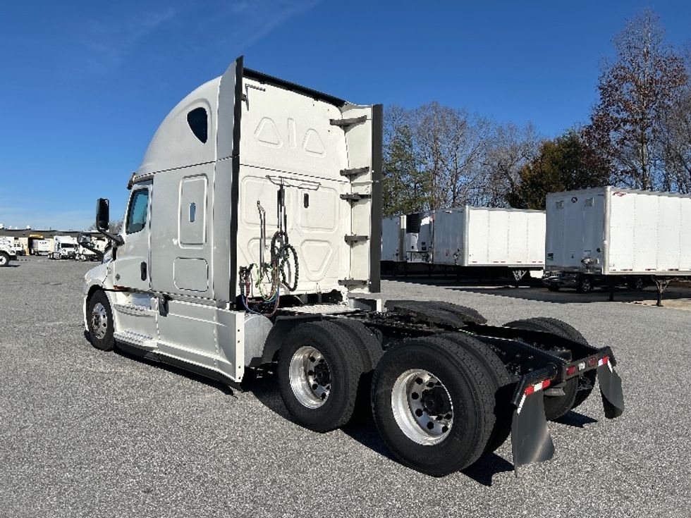 Sleeper Tractor-Heavy Duty Tractors-Freightliner-2019-T12664ST-Greensboro-NC-644,880\n\t\tmiles-$ 45,750 - Image 5
