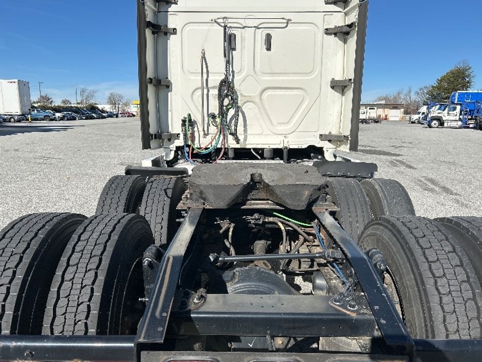 Sleeper Tractor-Heavy Duty Tractors-Freightliner-2019-T12664ST-Greensboro-NC-644,880\n\t\tmiles-$ 45,750 - Image 6