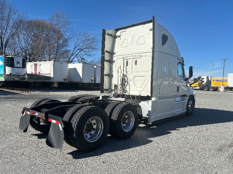 Sleeper Tractor-Heavy Duty Tractors-Freightliner-2019-T12664ST-Greensboro-NC-644,880\n\t\tmiles-$ 45,750 - Image 7