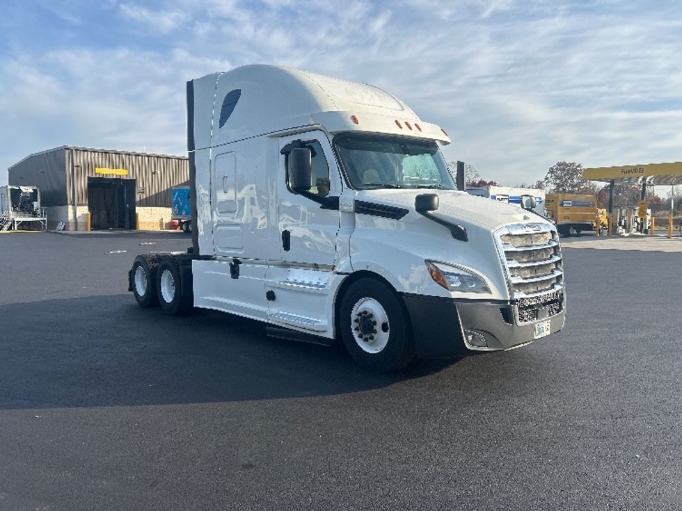 Sleeper Tractor-Heavy Duty Tractors-Freightliner-2019-T12664ST-Greensboro-NC-673,729\n\t\tmiles-$ 51,250 - Image 1
