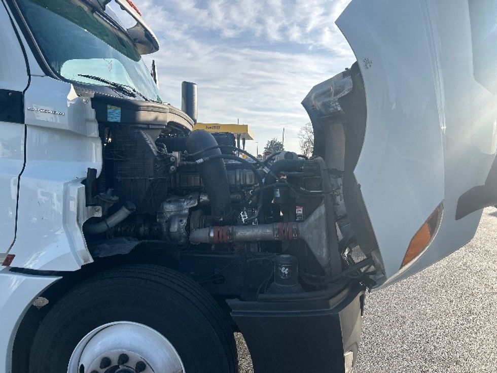 Sleeper Tractor-Heavy Duty Tractors-Freightliner-2019-T12664ST-Greensboro-NC-673,729\n\t\tmiles-$ 51,250 - Image 20