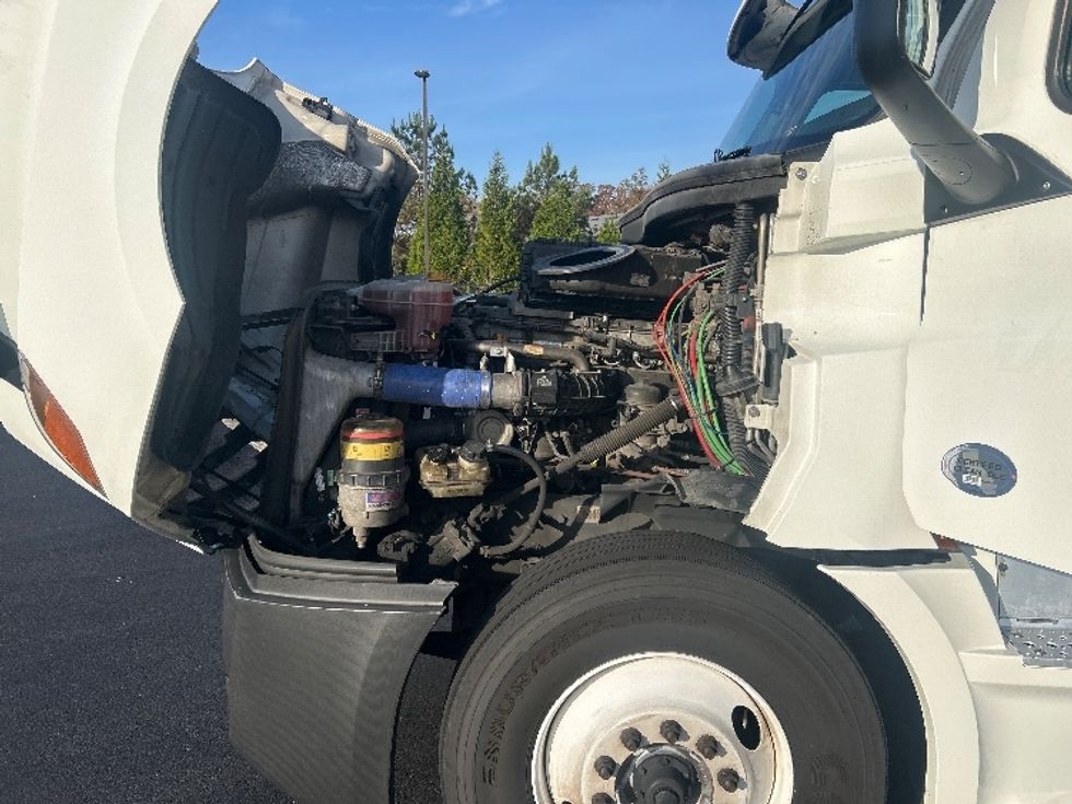 Sleeper Tractor-Heavy Duty Tractors-Freightliner-2019-T12664ST-Greensboro-NC-673,729\n\t\tmiles-$ 51,250 - Image 21