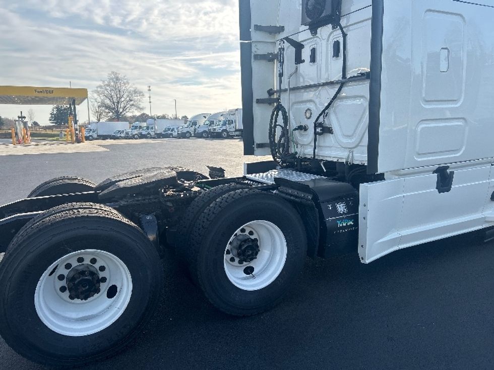 Sleeper Tractor-Heavy Duty Tractors-Freightliner-2019-T12664ST-Greensboro-NC-673,729\n\t\tmiles-$ 51,250 - Image 22