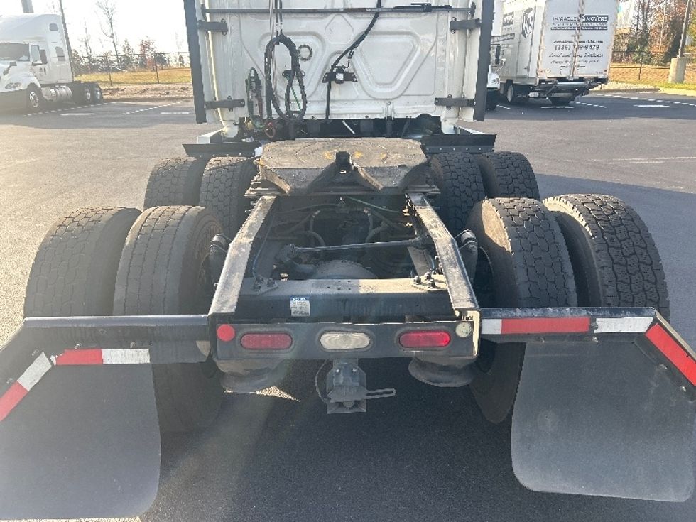 Sleeper Tractor-Heavy Duty Tractors-Freightliner-2019-T12664ST-Greensboro-NC-673,729\n\t\tmiles-$ 51,250 - Image 6