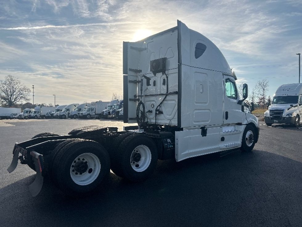 Sleeper Tractor-Heavy Duty Tractors-Freightliner-2019-T12664ST-Greensboro-NC-673,729\n\t\tmiles-$ 51,250 - Image 7