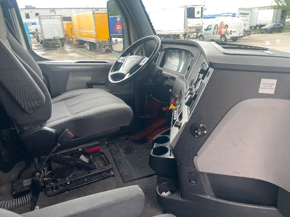 Sleeper Tractor-Heavy Duty Tractors-Freightliner-2019-T12664ST-Hammond-LA-271,550\n\t\tmiles-$ 76,500 - Image 15