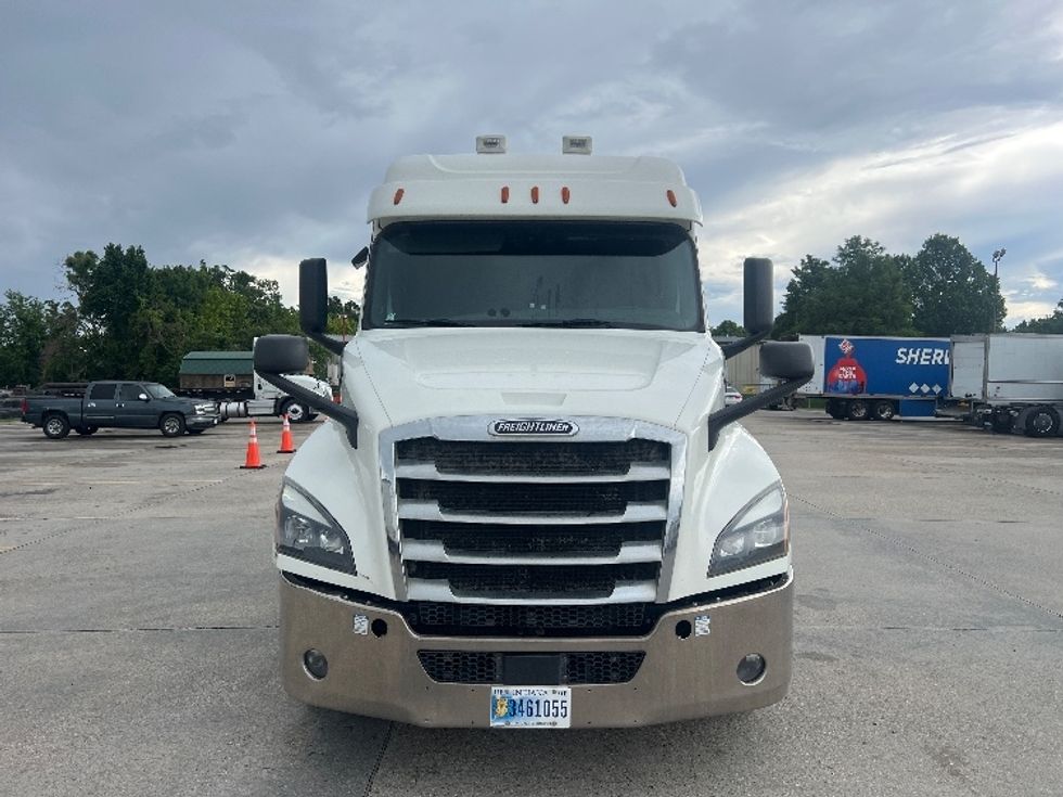 Sleeper Tractor-Heavy Duty Tractors-Freightliner-2019-T12664ST-Hammond-LA-271,550\n\t\tmiles-$ 76,500 - Image 2