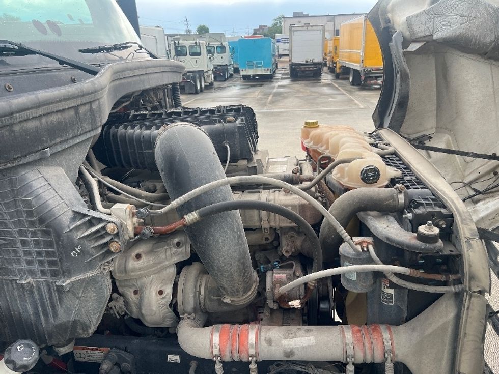 Sleeper Tractor-Heavy Duty Tractors-Freightliner-2019-T12664ST-Hammond-LA-271,550\n\t\tmiles-$ 76,500 - Image 20