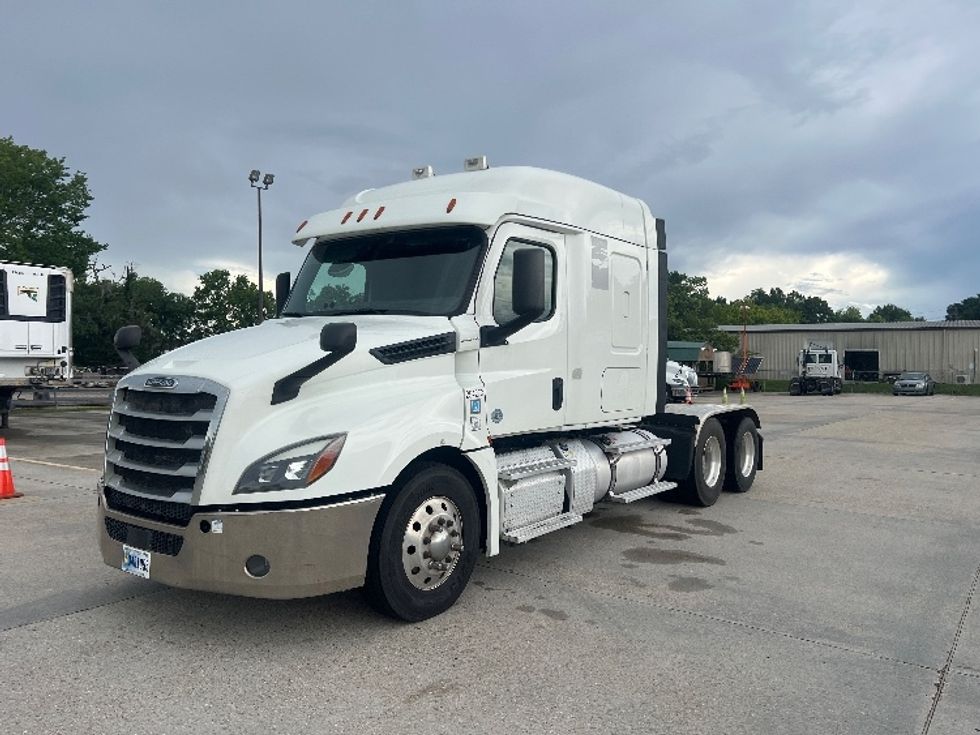Sleeper Tractor-Heavy Duty Tractors-Freightliner-2019-T12664ST-Hammond-LA-271,550\n\t\tmiles-$ 76,500 - Image 3