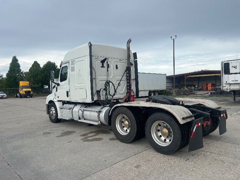 Sleeper Tractor-Heavy Duty Tractors-Freightliner-2019-T12664ST-Hammond-LA-271,550\n\t\tmiles-$ 76,500 - Image 5