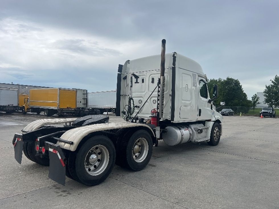 Sleeper Tractor-Heavy Duty Tractors-Freightliner-2019-T12664ST-Hammond-LA-271,550\n\t\tmiles-$ 76,500 - Image 7