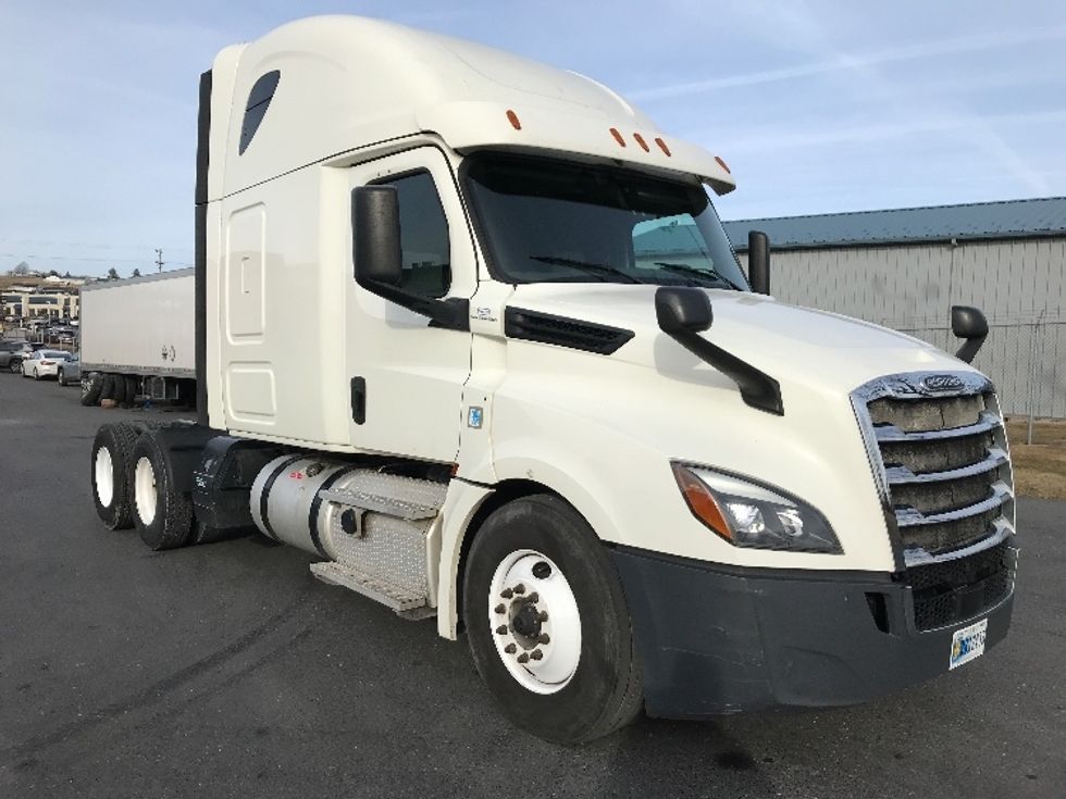 Sleeper Tractor-Heavy Duty Tractors-Freightliner-2019-T12664ST-Harrisonburg-VA-457,978\n\t\tmiles-$ 55,500 - Image 1
