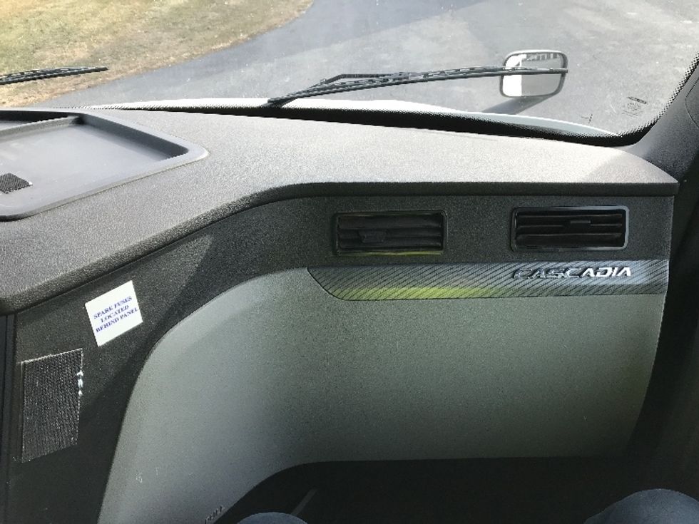 Sleeper Tractor-Heavy Duty Tractors-Freightliner-2019-T12664ST-Harrisonburg-VA-457,978\n\t\tmiles-$ 55,500 - Image 13